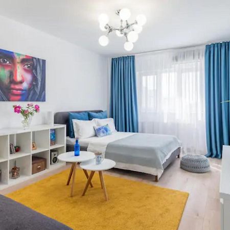 Cosy & Chic Studio Close By Victoria Square Bucarest Esterno foto