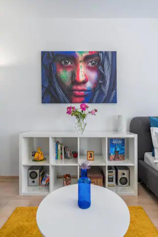 Cosy & Chic Studio Close By Victoria Square Bucarest Esterno foto