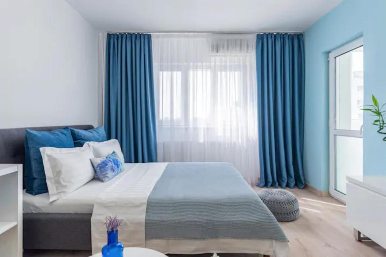 Cosy & Chic Studio Close By Victoria Square Bucarest Esterno foto