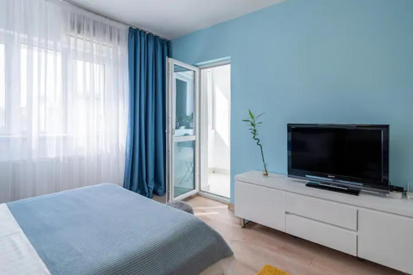 Cosy & Chic Studio Close By Victoria Square Bucarest Esterno foto