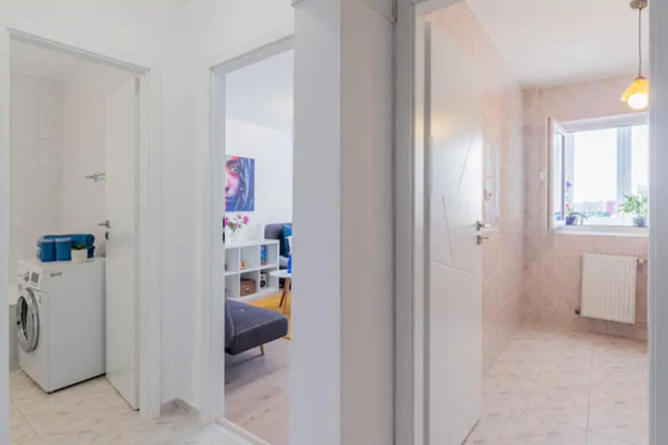 Cosy & Chic Studio Close By Victoria Square Bucarest Esterno foto