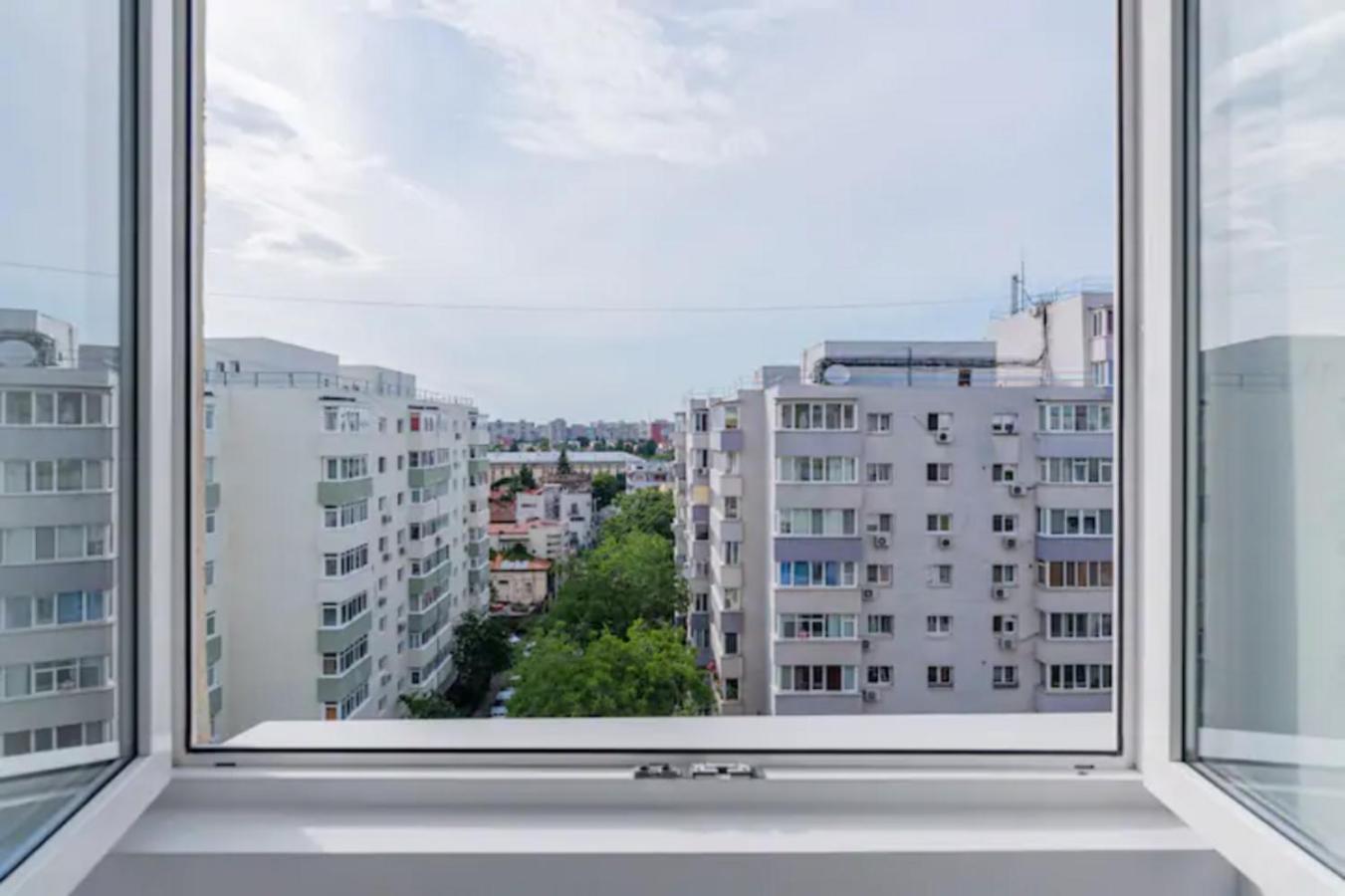 Cosy & Chic Studio Close By Victoria Square Bucarest Esterno foto