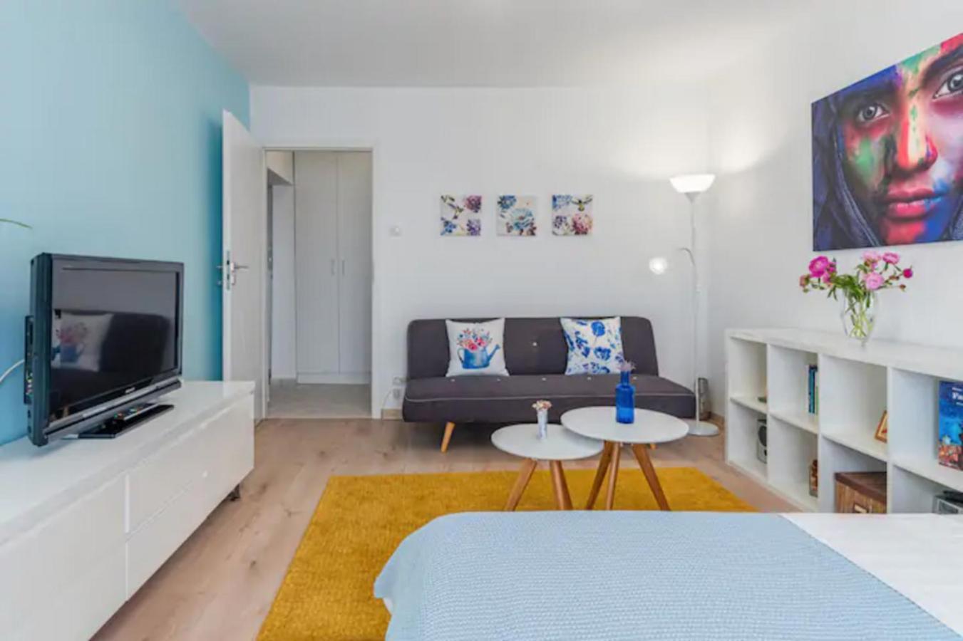 Cosy & Chic Studio Close By Victoria Square Bucarest Esterno foto